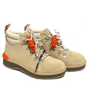 9NWT SOREL Hi-Line Hiking Boot - Women's in Light-Brown